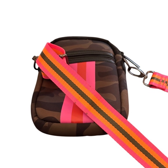 HAUTE SHORE Camo Neoprene Crossbody/ Shoulder bag - Picture 12 of 12